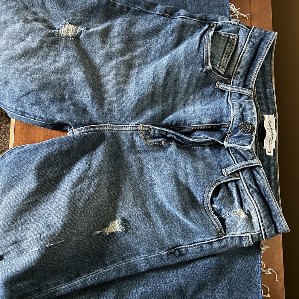 Med blue Distressed Jeans, Carly Jean Los Angeles, Chrissy size 3